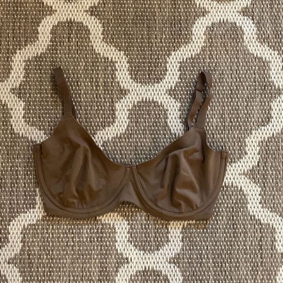 Skims bra size 34DDD ￼ - Picture 1 of 5
